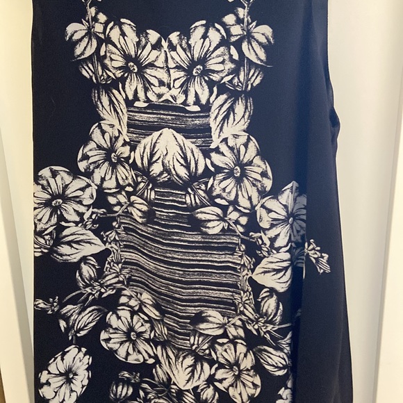 Max Studio shift dress, lined . - Picture 2 of 4